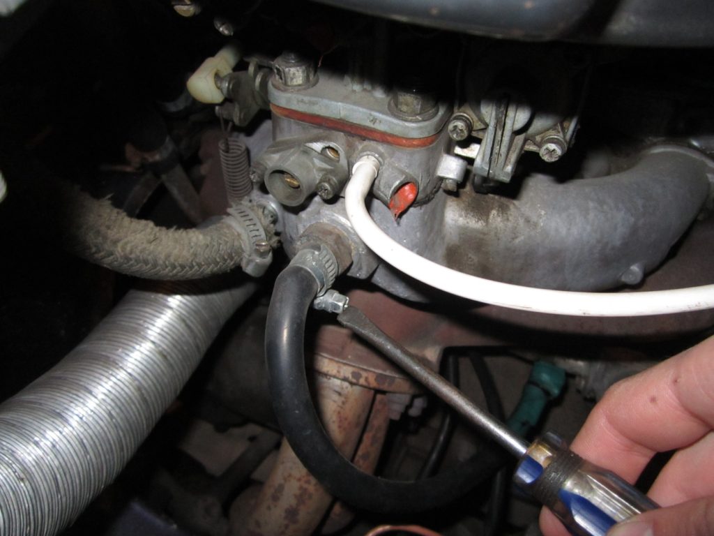 Как слить антифриз ваз 2107. Ваз 2107 антифриз клапан. Сливная пробка охлаждающей жидкости ваз 2107. Тосол ваз 2107. Слить ож с блока ваз 2107.